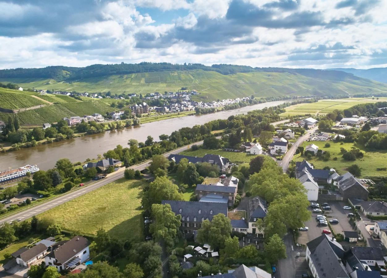 Weinromantikhotel Richtershof Mulheim an der Mosel Exterior photo